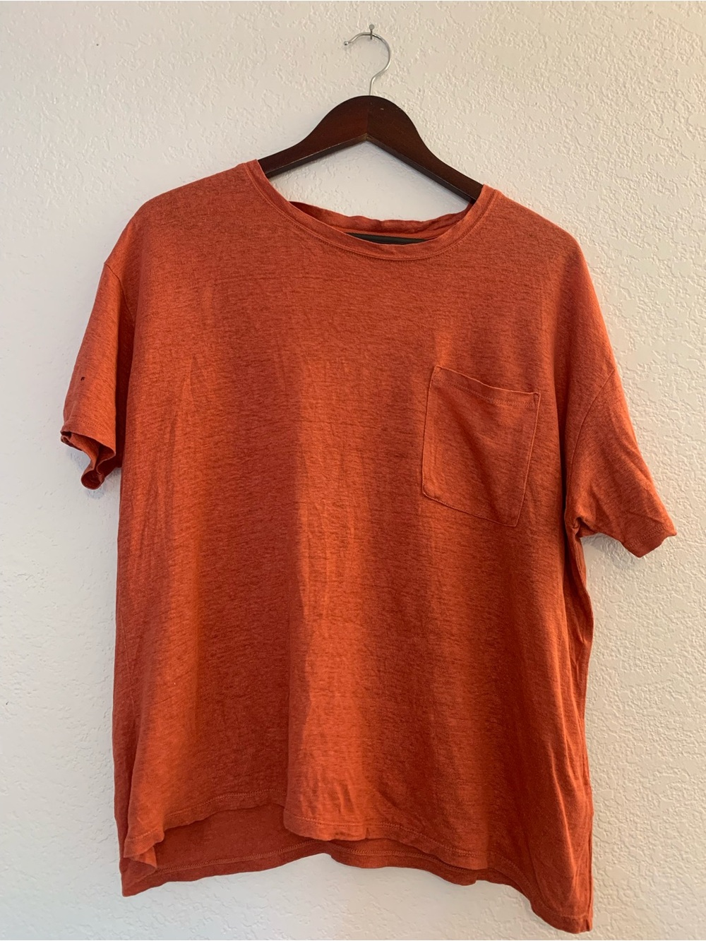 Faherty 100% Linen Short-Sleeve Pocket Tee in Rust | S
